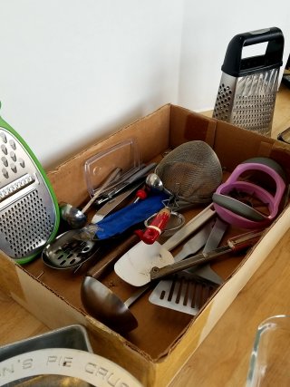 Item #259 — KITCHENWARE with glass bakeware photo 3 of 4
