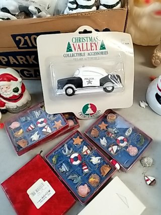Item #93 — HOLIDAY Figurines & Ornaments Lot photo 4 of 9