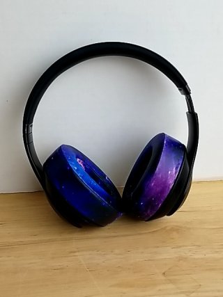 Item #73 — Beats wireless headphones, studio 3