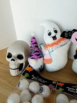 Item #409 — Halloween Decor & Craft Supplies photo 4 of 5