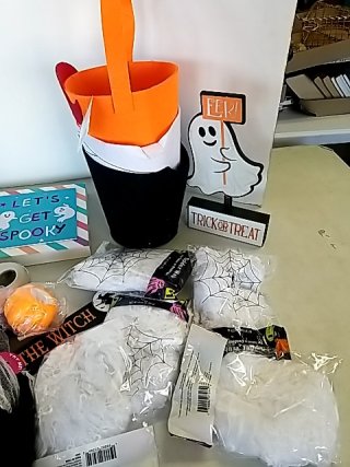 Item #353 — Halloween Party Supplies Lot photo 2 of 6
