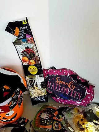 Item #326 — New Halloween Party Supplies Lot photo 5 of 7