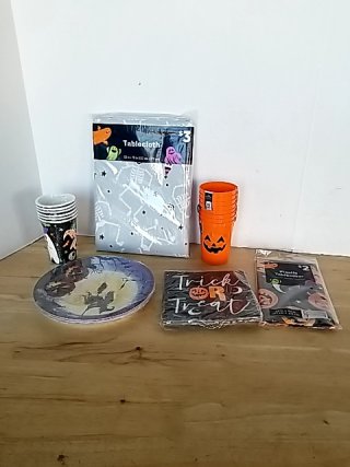 Item #407 — Halloween Party Supplies Lot photo 1 of 5