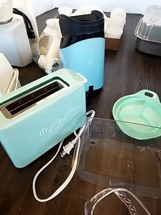 Item #264 — KITCHEN Appliances & Gadgets Lot photo 3 of 8