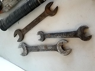 Item #255 — ASSORTED Hand Tools Lot photo 2 of 5