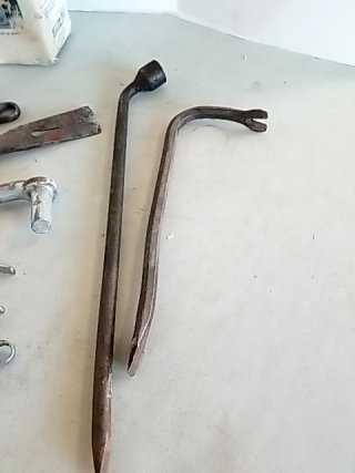 Item #259 — ASSORTED Hand Tools & Pliers Lot photo 2 of 7
