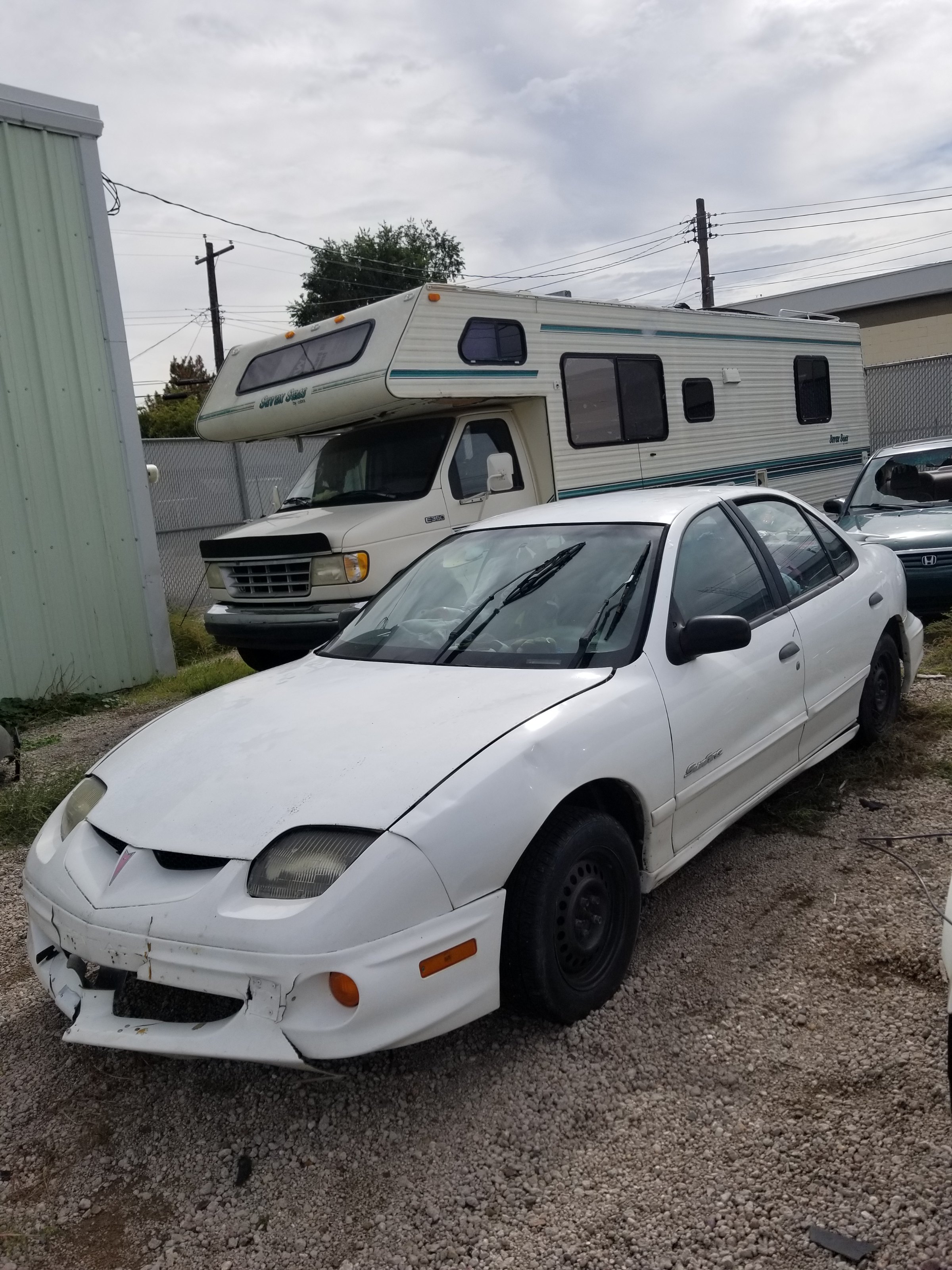 Item #5 — 2001 White Pontiac Sunfire	26-01959 photo 1 of 5