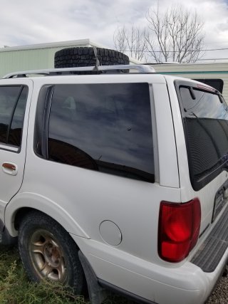 Item #4 — 1998 White Lincoln Navigator	26-01821 photo 7 of 8
