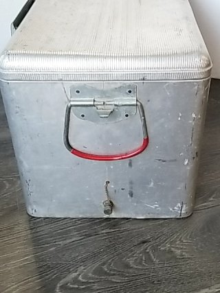 Item #85 — VINTAGE 7UP Metal Cooler 22 by 14 by 13 inch photo 2 of 8