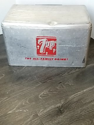 Item #85 — VINTAGE 7UP Metal Cooler 22 by 14 by 13 inch photo 3 of 8
