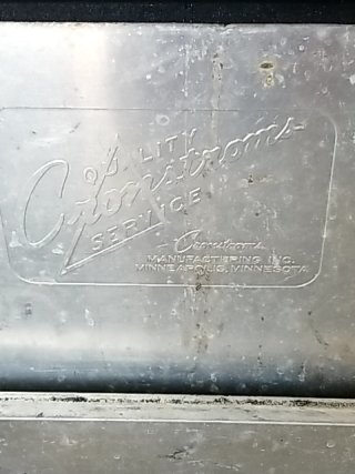 Item #85 — VINTAGE 7UP Metal Cooler 22 by 14 by 13 inch photo 7 of 8