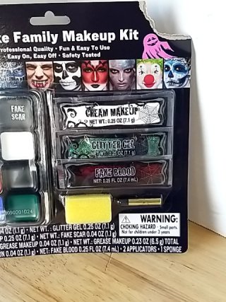 Item #183 — New Deluxe Family Makeup Kit photo 3 of 3