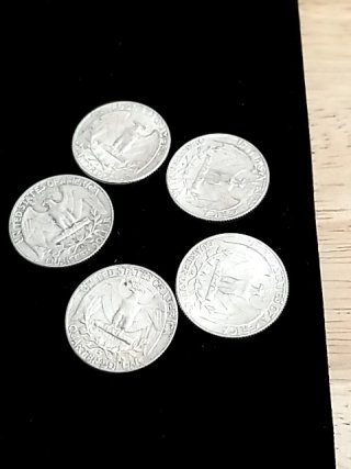 Item #18 — Silver Washington quarters photo 2 of 2