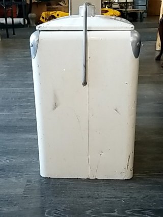 Item #20 — VINTAGE 7UP Metal Cooler, 21 by 18 by 12 inch photo 2 of 7
