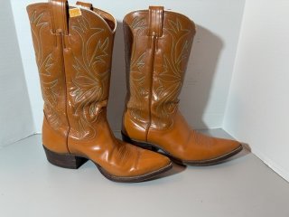 Item #198 — Men’s Nocona leather boots, size 9 1/2 D