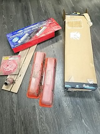 Item #346 — AUTO Valve Covers & Parts Lot photo 1 of 3