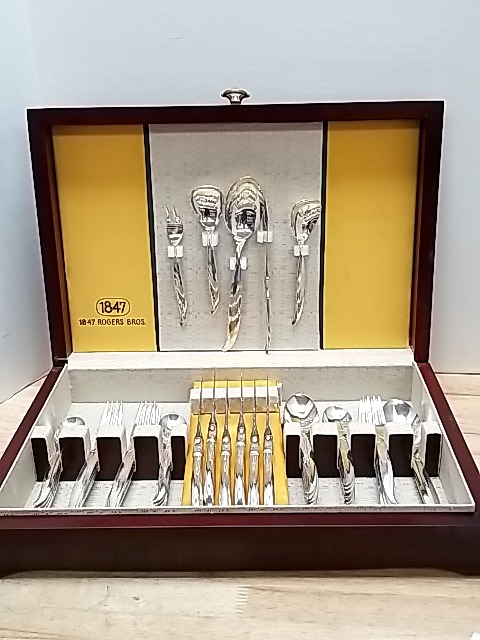Item #29 — 1847 Rogers Bros flatware Set photo 1 of 9