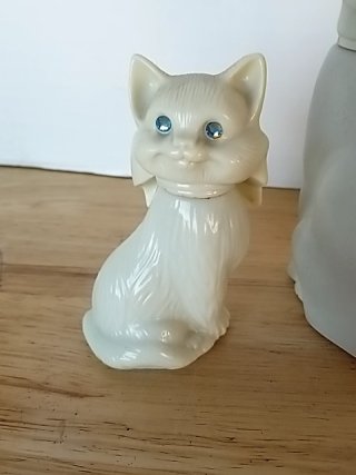 Item #272 — Vintage Cat Figurines,  Avon, one missing eye photo 5 of 5