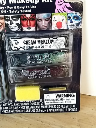 Item #294 — New Deluxe Family Makeup Kit photo 3 of 3