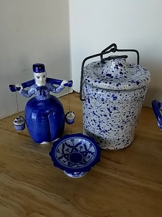 Item #204 — Blue & White Ceramic Collection Good shape, tallest 6 inch photo 2 of 5
