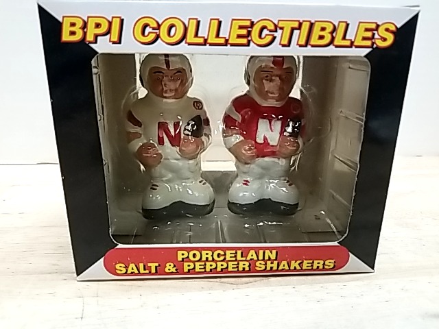 Item #138 — New Nebraska Cornhuskers Salt & Pepper Shake photo 1 of 3