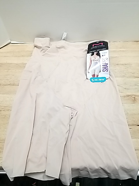 Item #340 — New Maidenform Shapewear Shorts L photo 1 of 3