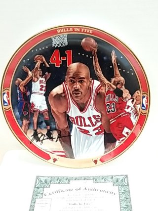 Item #72 — Michael Jordan Bulls Plate, MIB, COA, 1996