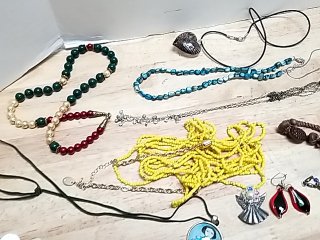 Item #73 — Assorted Costume Jewelry Collection photo 4 of 8