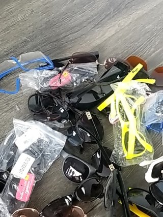Item #431 — Bulk Lot of Assorted Sunglasses Many are new photo 5 of 6