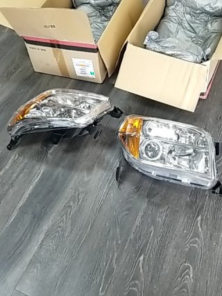 Item #440 — NEW headlights, Fits 2007, 2008, 2009, Honda Pilot photo 1 of 5