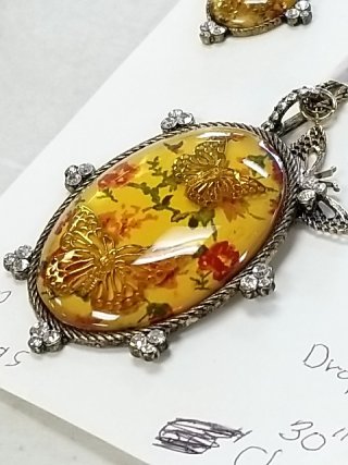 Item #4 — Vintage clip on earrings/necklace, exc cond photo 2 of 5