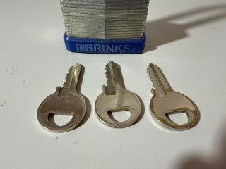 Item #528 — Brinks Padlock with 3 Keys photo 2 of 4