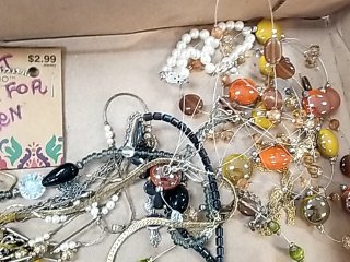 Item #120 — Costume Jewelry Lot photo 4 of 5