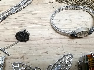 Item #50 — Assorted Vintage Costume Jewelry Lot photo 7 of 9