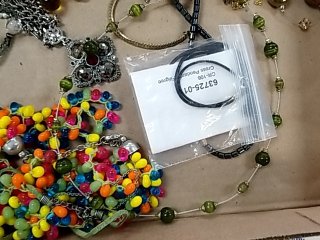 Item #120 — Costume Jewelry Lot photo 5 of 5