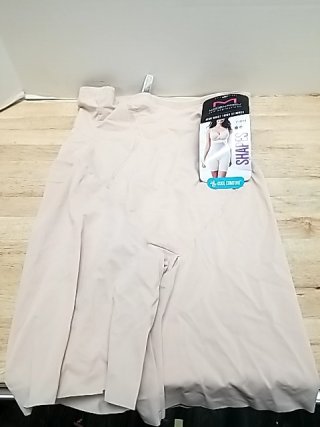 Item #340 — New Maidenform Shapewear Shorts L