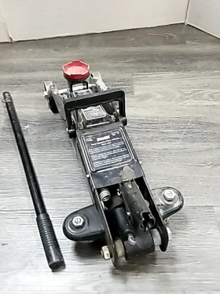 Item #119 — PRO-Lift Hydraulic Floor Jack photo 3 of 4