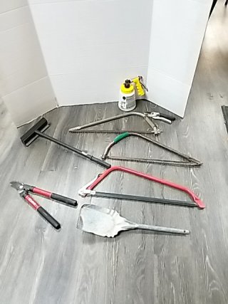 Item #115 — HAND Tools Lot