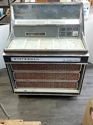 Item #4 — Wurlitzer Statesman Jukebox Please read description
